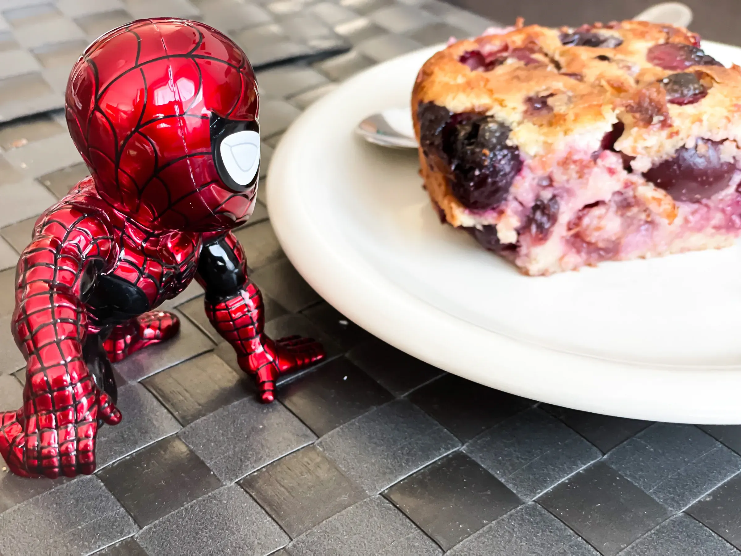 Spiderlush Having a slice