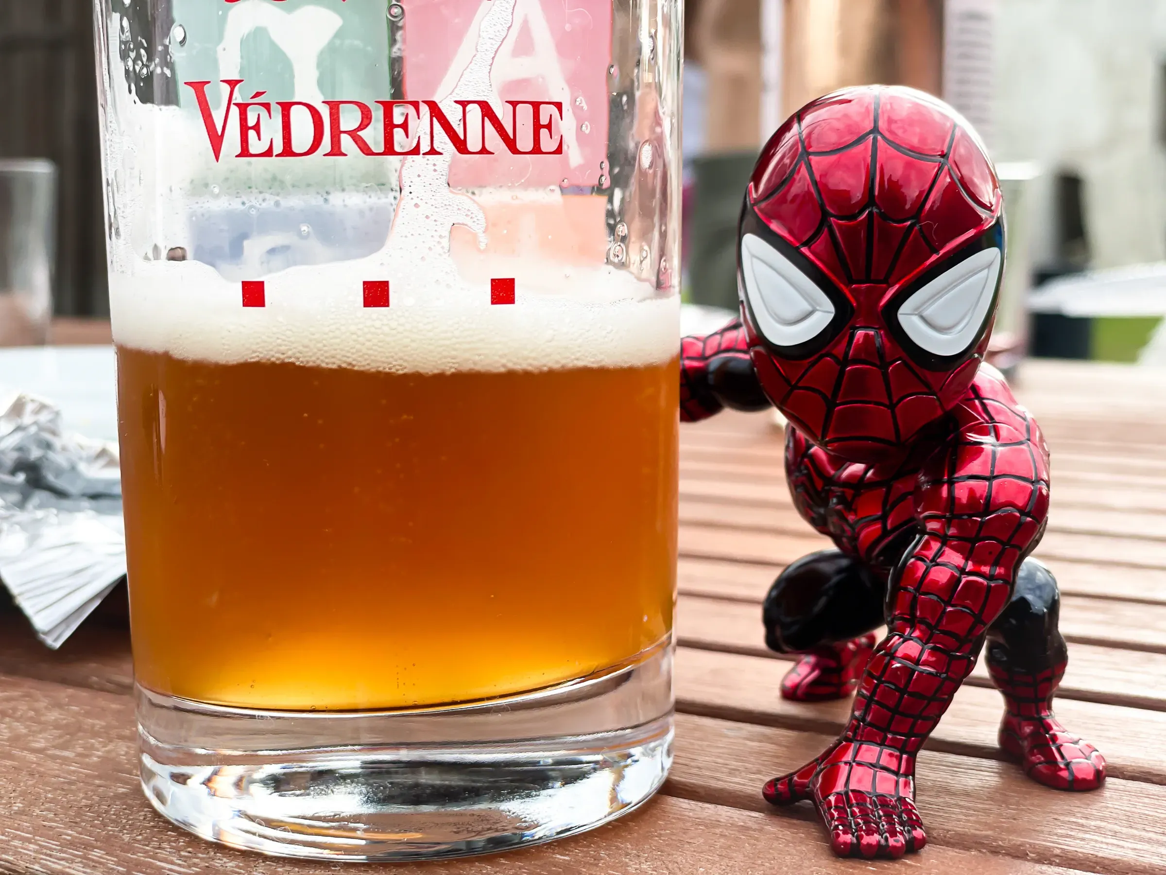 Spiderlush have another beer