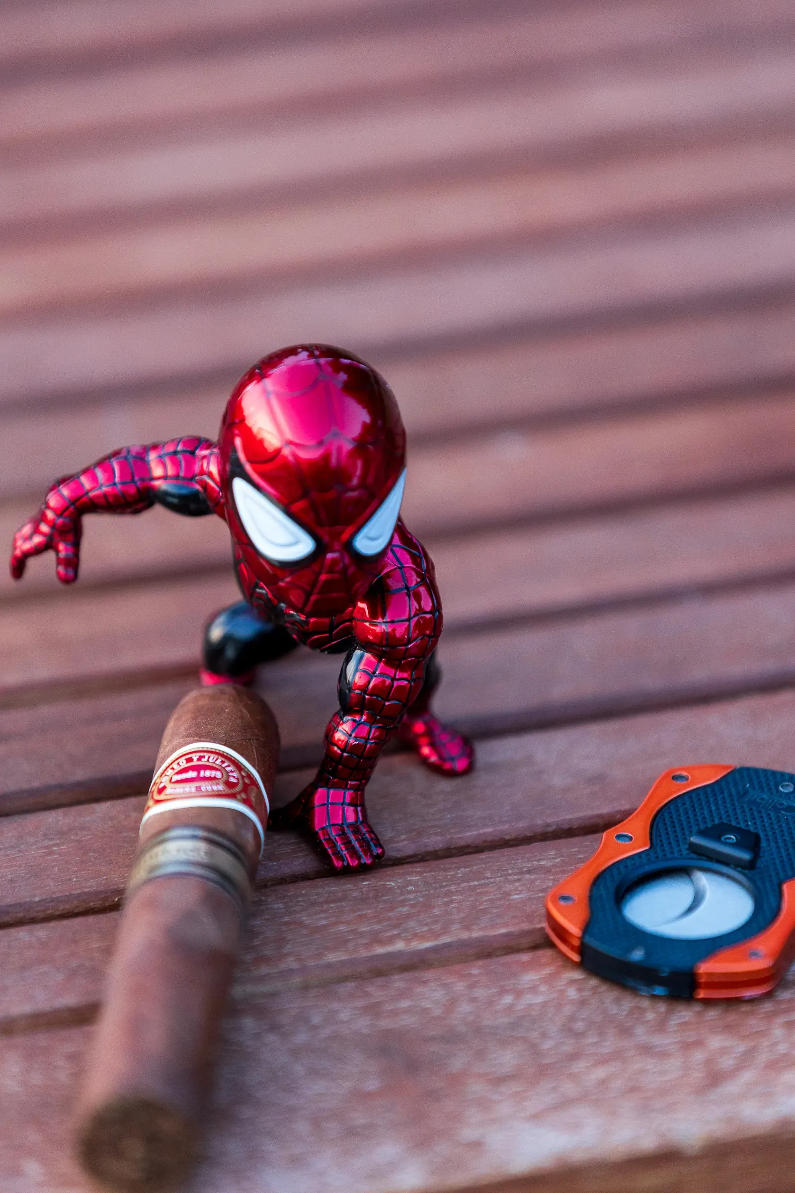 Spiderlush having a cigar